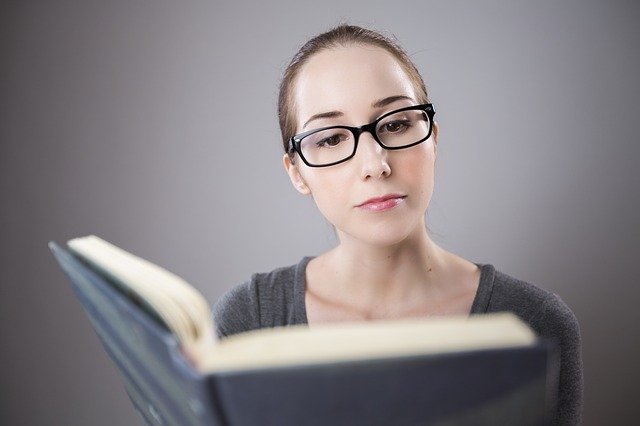 Zalety czytania książek- poznaj 8 powodów